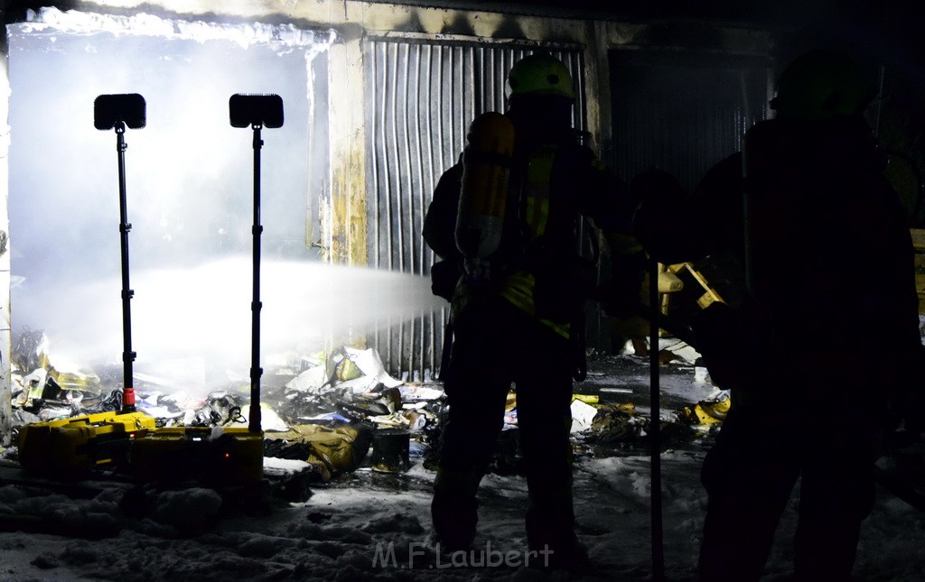 Feuer Hinterhof Garagen Koeln Hoehenberg Olpenerstr P109.JPG - Miklos Laubert